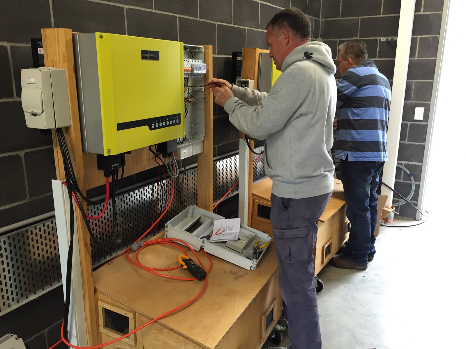 Z21 Solarbatt Similar To Tesla Powerwall LG Chem ZCell Redflow 